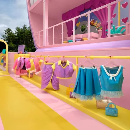Sleepover At Polly Pockets Compact Apartment Bayonne