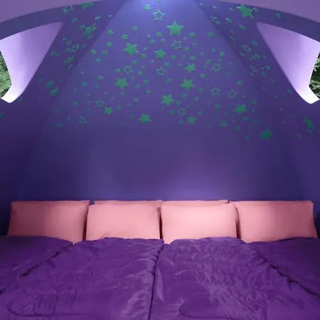 Sleepover At Polly Pockets Compact *