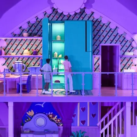 Sleepover At Polly Pockets Compact Apartment