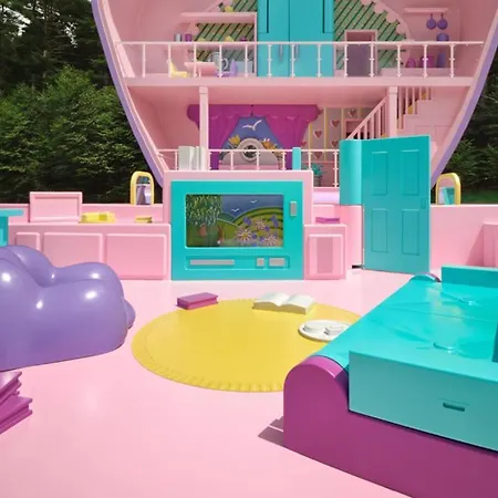 Sleepover At Polly Pockets Compact