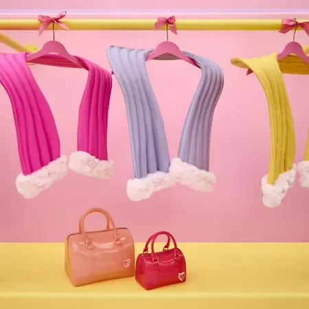 Sleepover At Polly Pockets Compact *