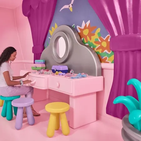Sleepover At Polly Pockets Compact * Bayonne